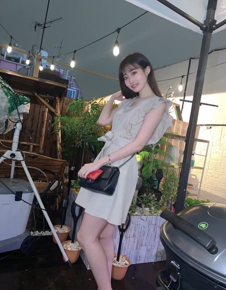 妻子在厨房被三个男人欺负的后果,高清在线播放